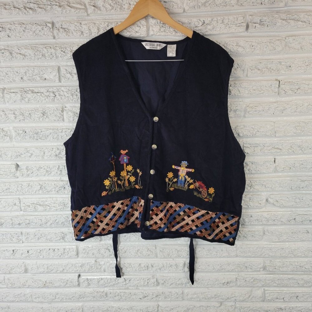 Victoria Jones 3X Plus Vest Blue Embroidered Scarecrow Birdhouse Button BLU56E